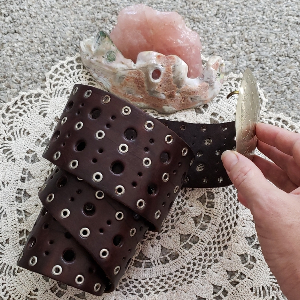 Beautiful Leather Belt - Picture 4 of 6